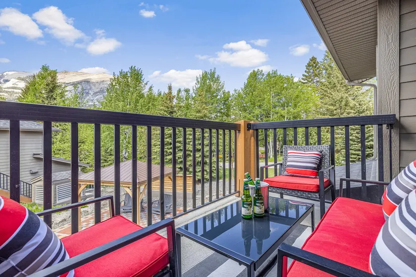 Rocky Mountain Condo with views of Grotto Mtn and hot tub - Image 1