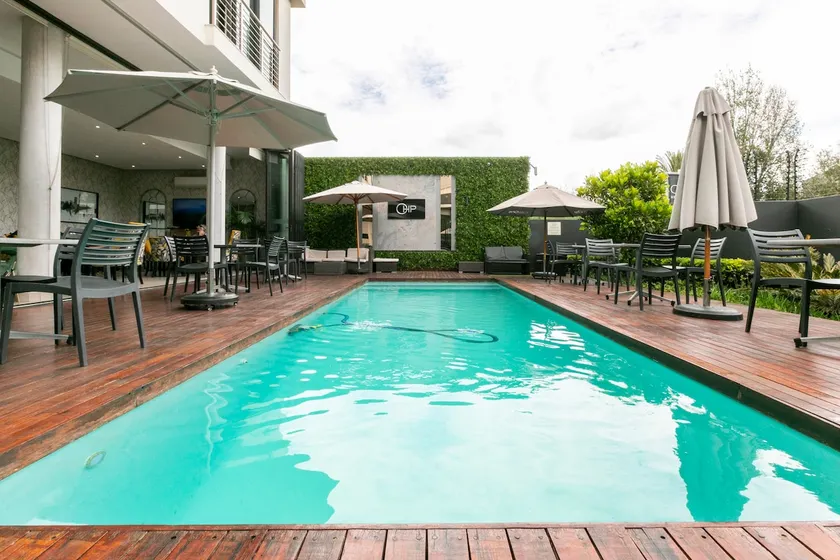 Luxurious Dante’s One Hyde Park Suites Free WiFi - Image 1