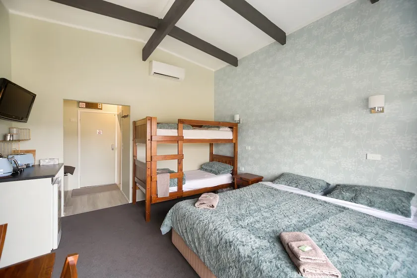 Family Studio #3 - King+Bunks - Pool & Bus Buller - Image 1