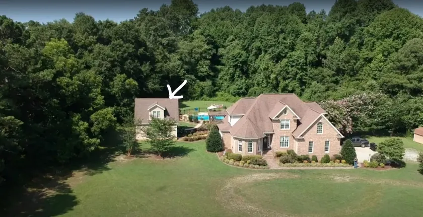 Guesthouse on private 16 acre country estate. - Image 1