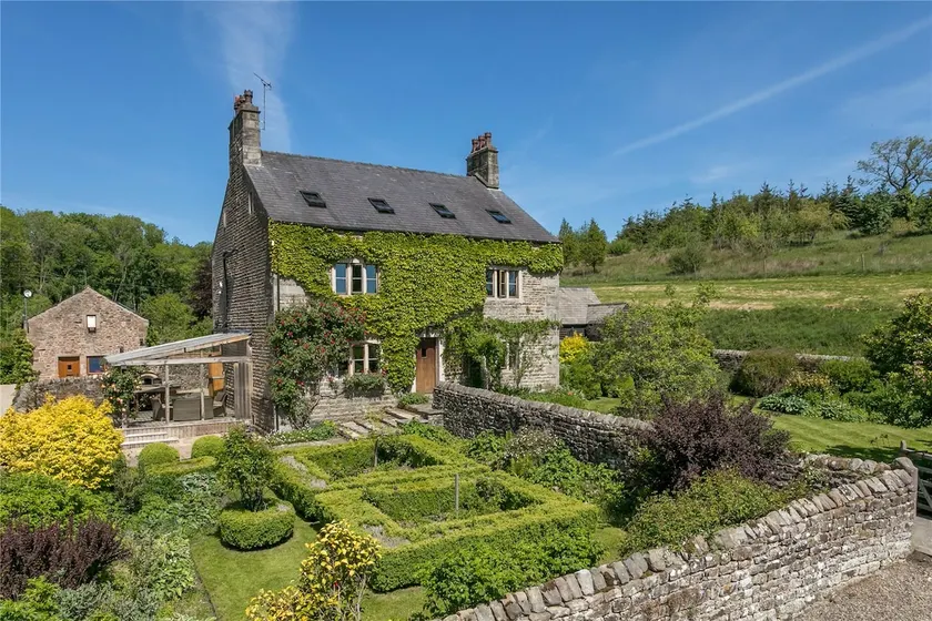 Large Country Farmhouse sleeps 12 (6 bedrooms) - Image 1