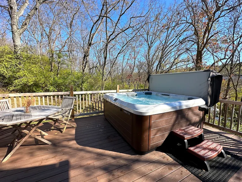 Secluded Bungalow 10 Mins to Downtown: The Hill - Image 1