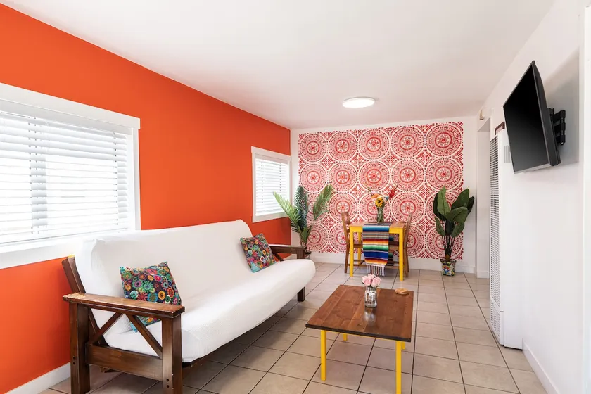 Casa De Colores - 10 mins to DTLA, driveway parking - Image 1