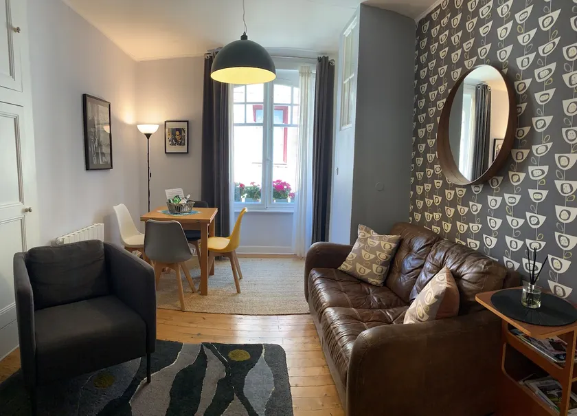 Contemporary central apartment - Image 1