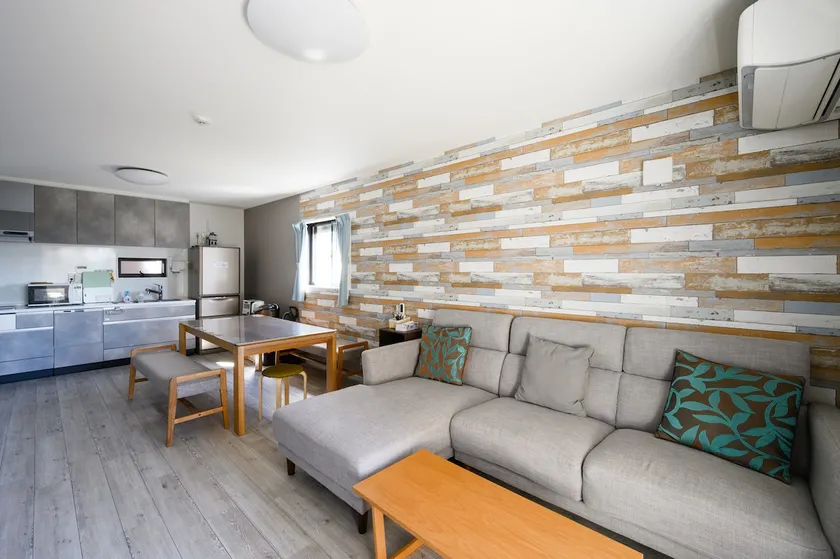 Hatsune, a newly built 3-story house, private rental, available for airport pickup, parking available, 0 minutes to Imabane Station on the Hankyu Line - Image 1
