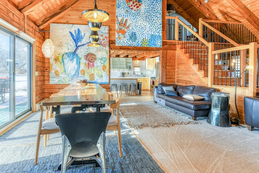 Moderne, Artsy, & Lofty Log Home - Image 1