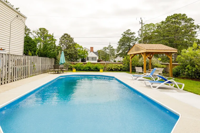 Private Pool at the Oceanfront in a Spacious Home - Image 1