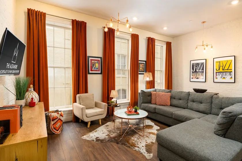 Modern 2BD in CBD | Walk to Bourbon St - Image 1