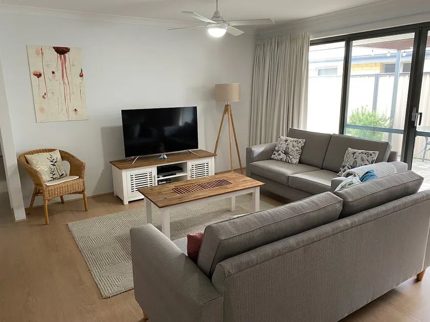 Meadow Springs - Modern & Stylish in Mandurah - Image 1
