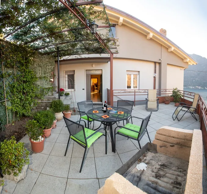 Casa Lera, lake view, private garage, 100 sqm - Image 1