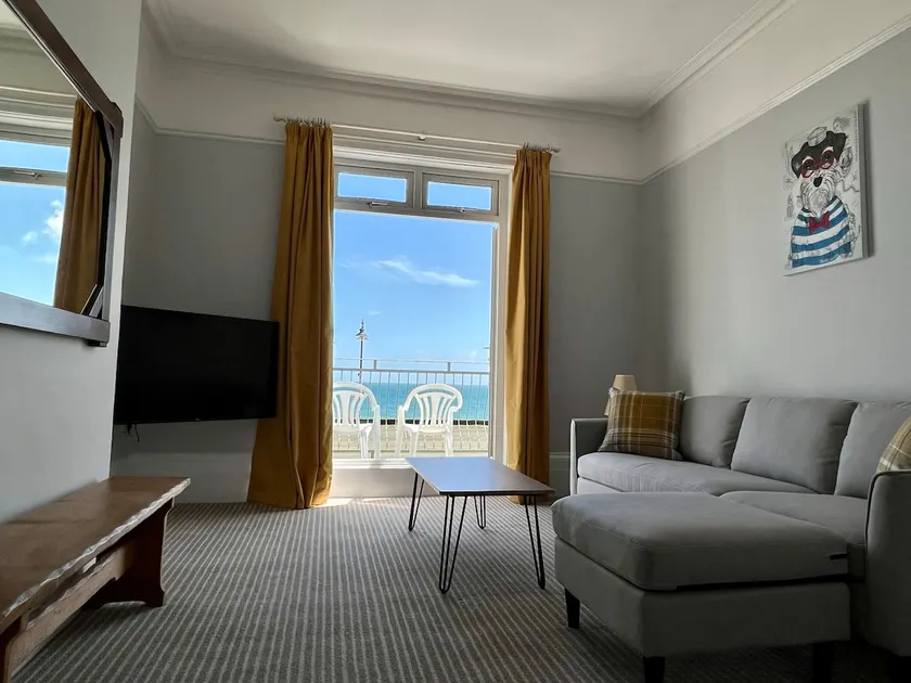 Balcony On The Bay - FREE Car Ferry 3+ nights - Image 1