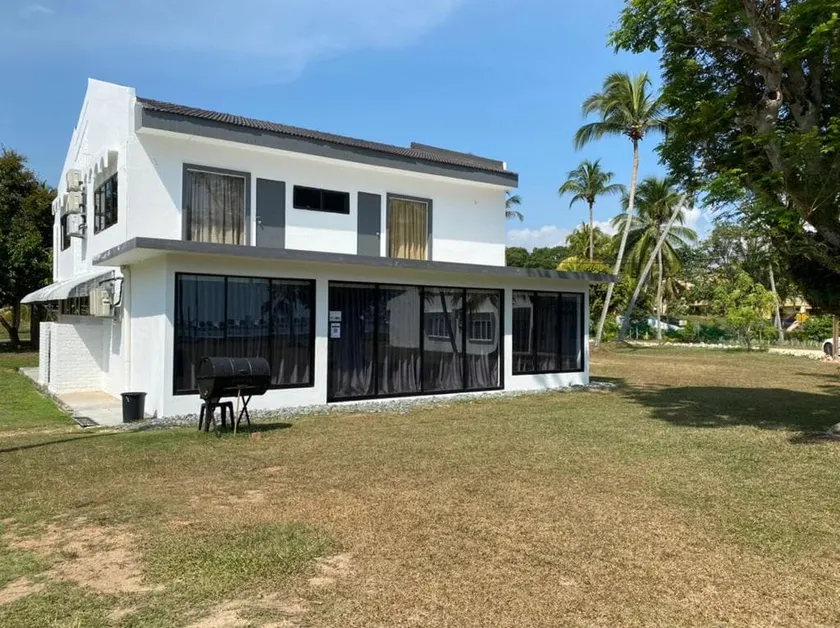 SHORE HOUSE - PINE - Image 1