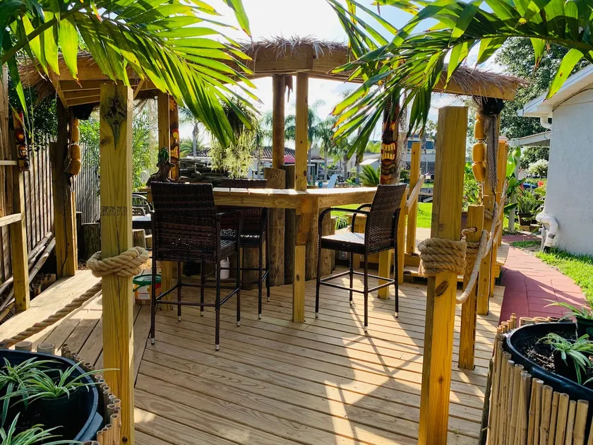 Waterfront home w/dock-Jon boat, Kayaks & fishing poles included! - Image 1