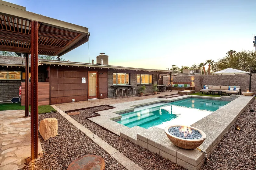 Manzi Place - Luxury Pad w/ Heated Pool & Cozy Fire Pits + Centrally located! - Image 1