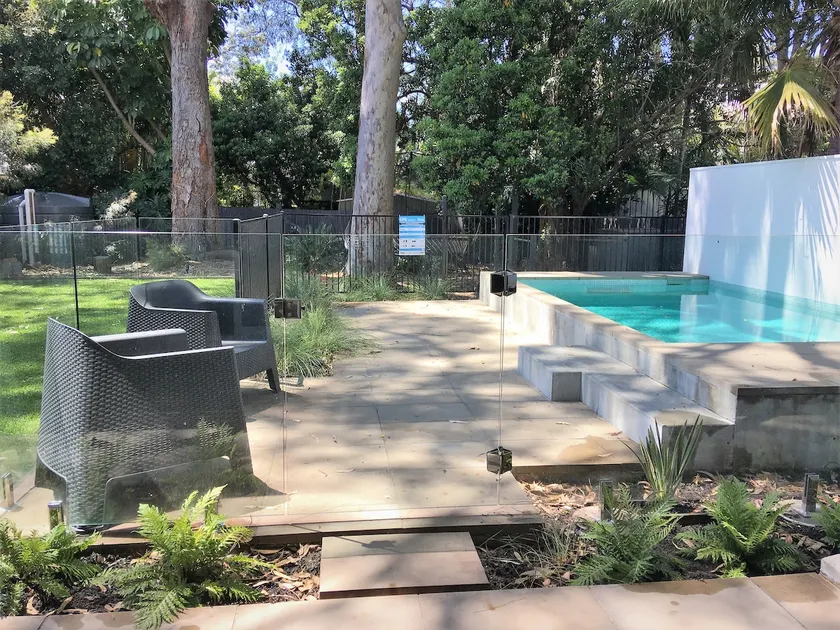 Heated pool, pool table and bunk room - Image 1