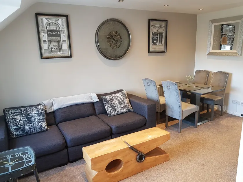 FREE PARKING👍 DOG FRIENDLY😃 CENTRAL😎 MODERN⛰ - Image 1