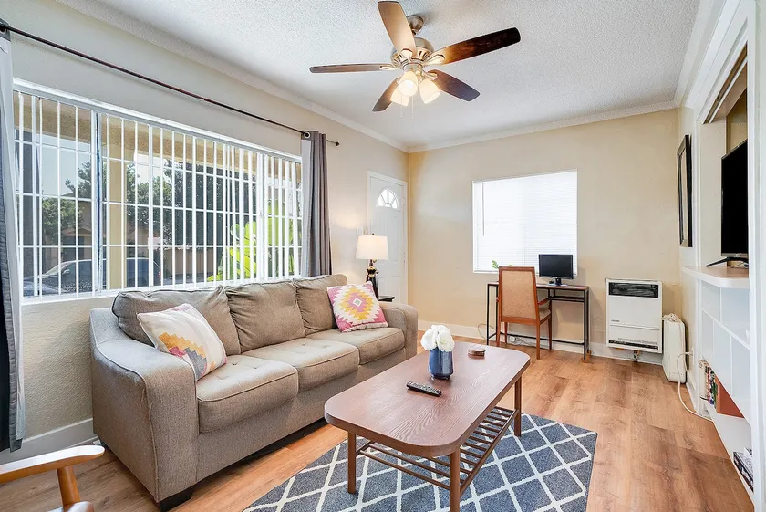 Historic & Charming Apartment near Retro Row - Image 1
