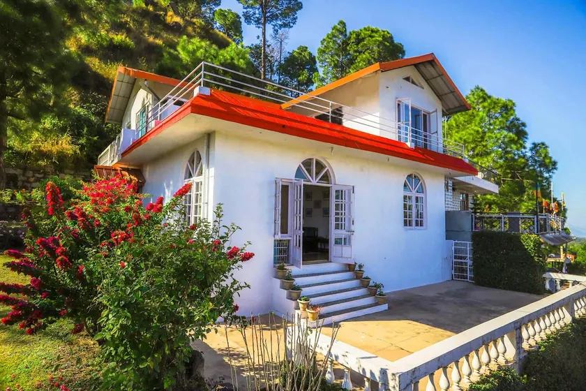 Misty Mountains – 2BR Hill View Cottage Retreat - Image 1
