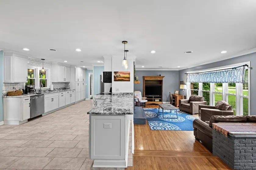 Family Home: 5min to Franklin, 25min to Nashville - Image 1