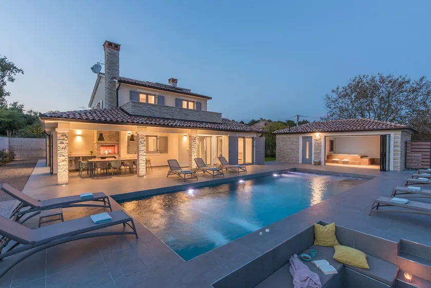 NOVITÀ Villa Aurelia di lusso spaziosa con piscina riscaldata - Image 1
