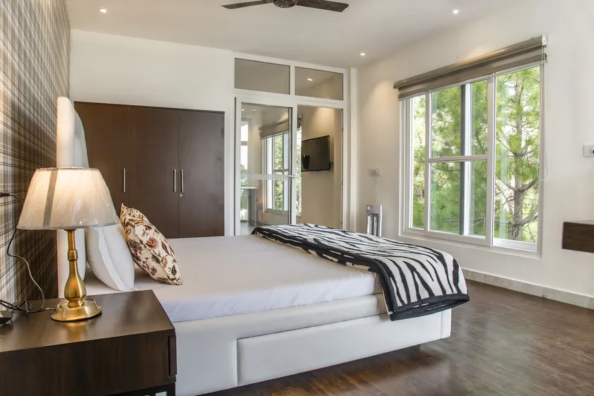 One Bedroom+Living-Room+ Balcony+ Spectacular View - Image 1