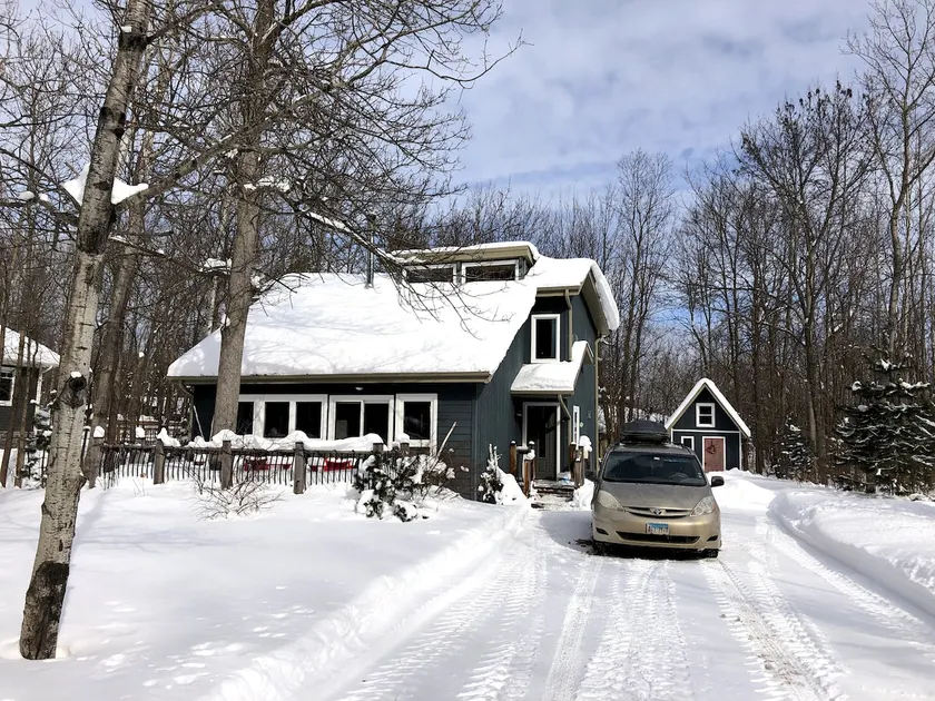 Charming Blue Mountain cottage, 5-Minutes walk to the slopes and the Village - Image 1