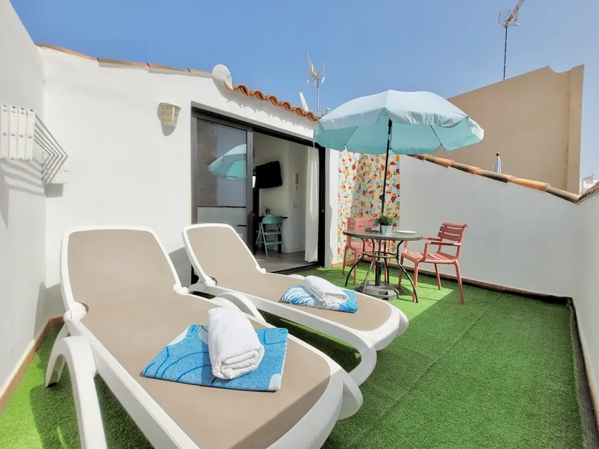 Miranda Penthouse AD with FREE PARKING - Image 1