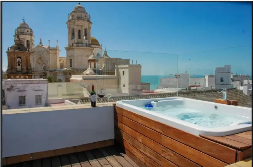 Spectacular Views & jacuzzi attic - Image 1