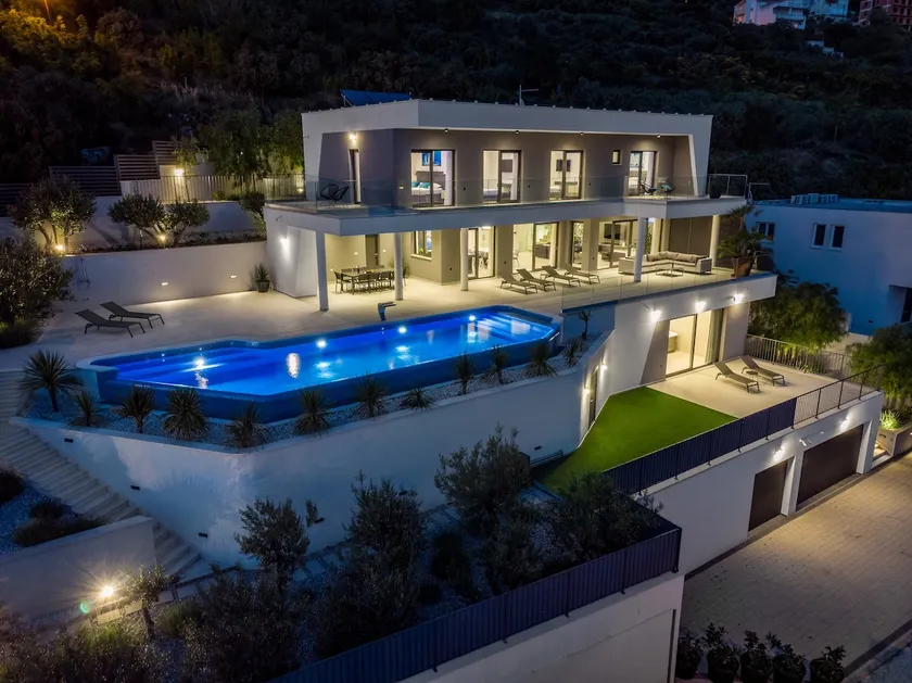Luxurious Villa ADA; hot tub, sauna, gym, pool - Image 1