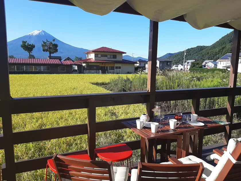 A superb view of Mt. Fuji from all rooms! Terrace BBQ available. 10-minute walk to Lake Kawaguchi - Image 1