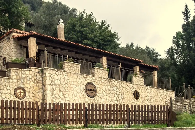 Petra Thea Villa Karitaina - Image 1