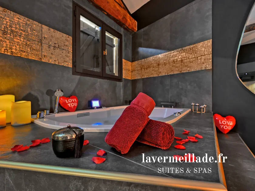 ♥♥ Romantic & Glamorous with Private Jacuzzi ♥♥ - Image 1