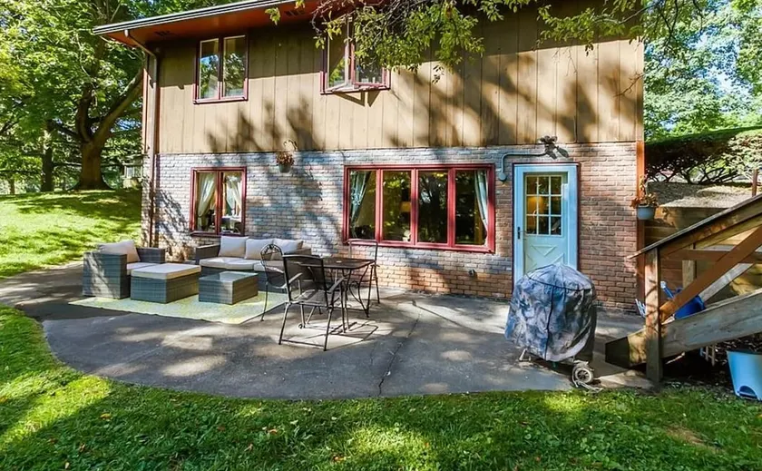 Cozy Lower Level Apartment in the Grove - Image 1