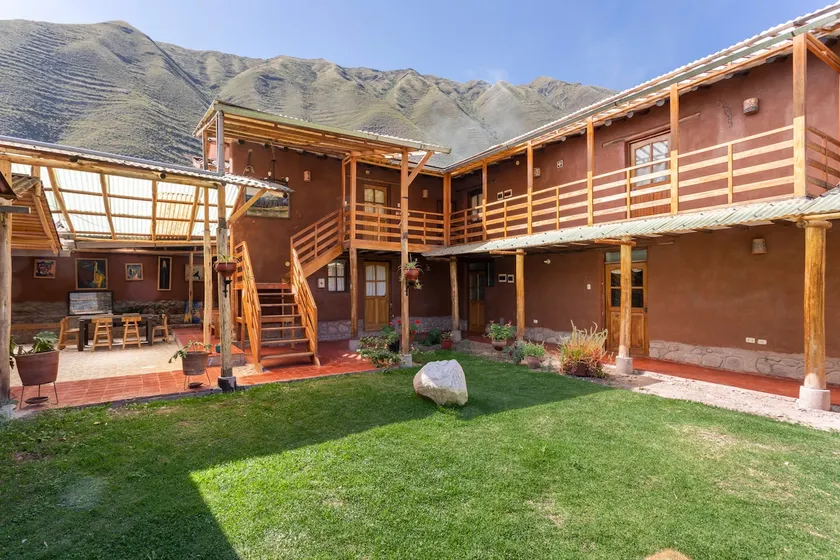 Country house with gardens and mountain views - Image 1