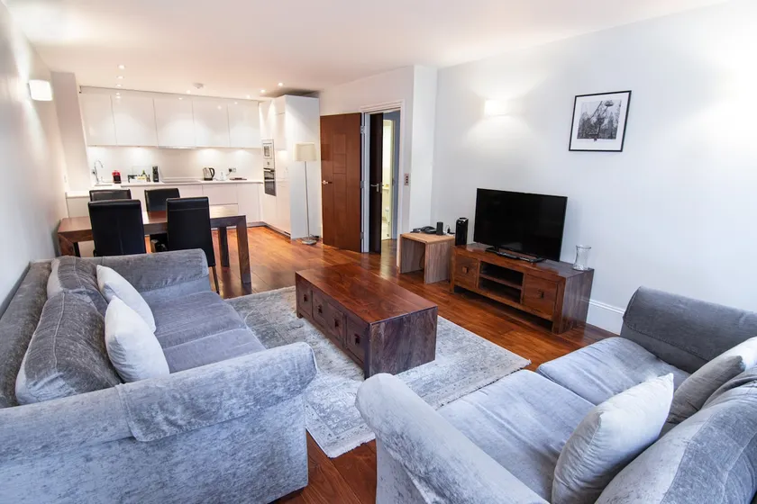 Stylish two bedroom apartment with sofa bed - Image 1