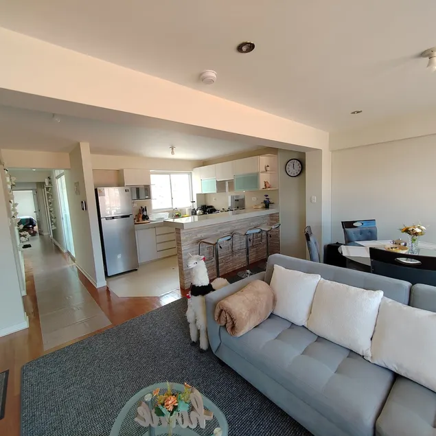 Spacious with balcony/central/central/King size bed/Internet - Image 1