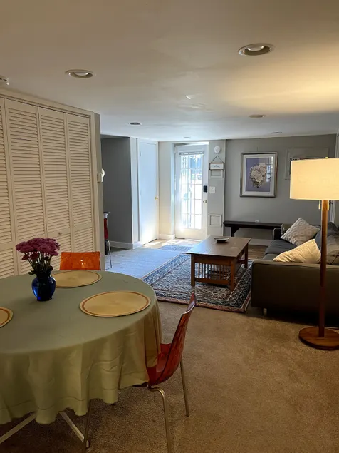 Cozy & Convenient Retreat in Lively Neighborhood - Image 1