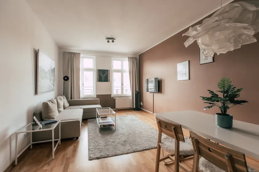 *Charming* Plenty of space & quiet balcony near the zoo - Image 1