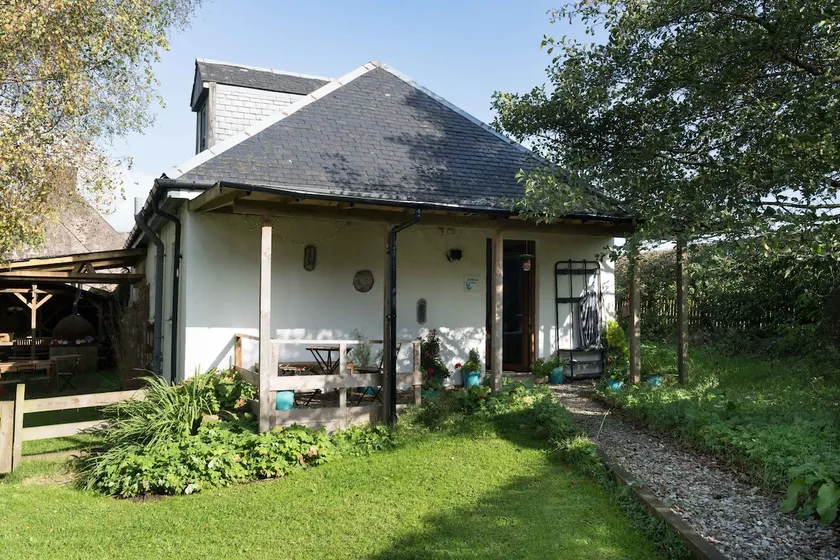 Swallow's Nest. A Loch Lomond Hideaway - Image 1