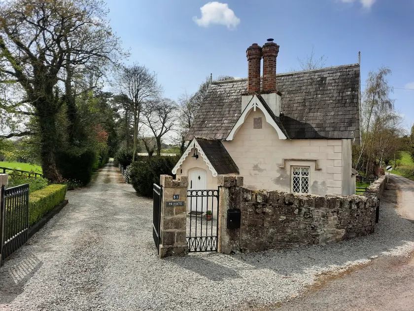 Tullydowey Gate Lodge - Image 1