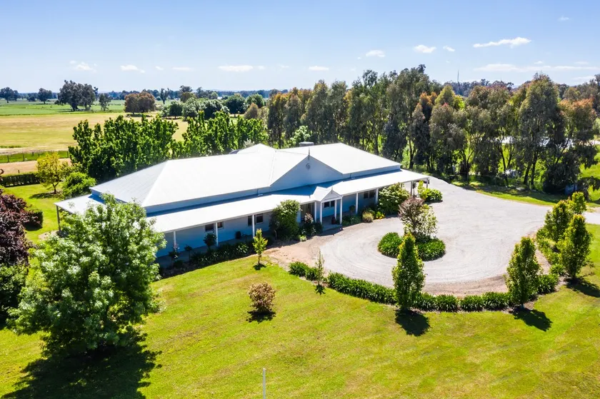 Farm House at the Gateway to the King Valley - Image 1