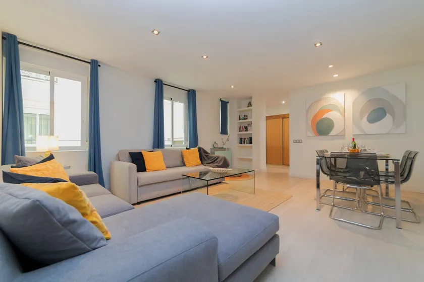 Stunning Apartment in the Neighborhood of Las Letras on C/Prado - Image 1