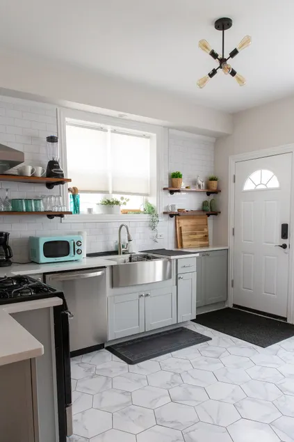 Modern 3bd/2ba Single Family Home w/Free Parking - Image 1