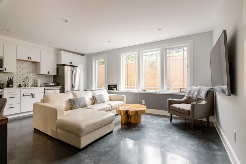 Light Filled Apartment in a Walkers Paradise - Image 1
