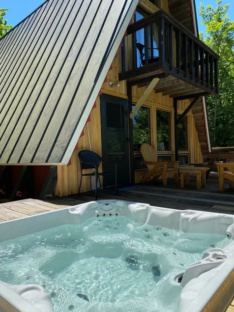 Mount Snow cabin with Jacuzzi. - Image 1