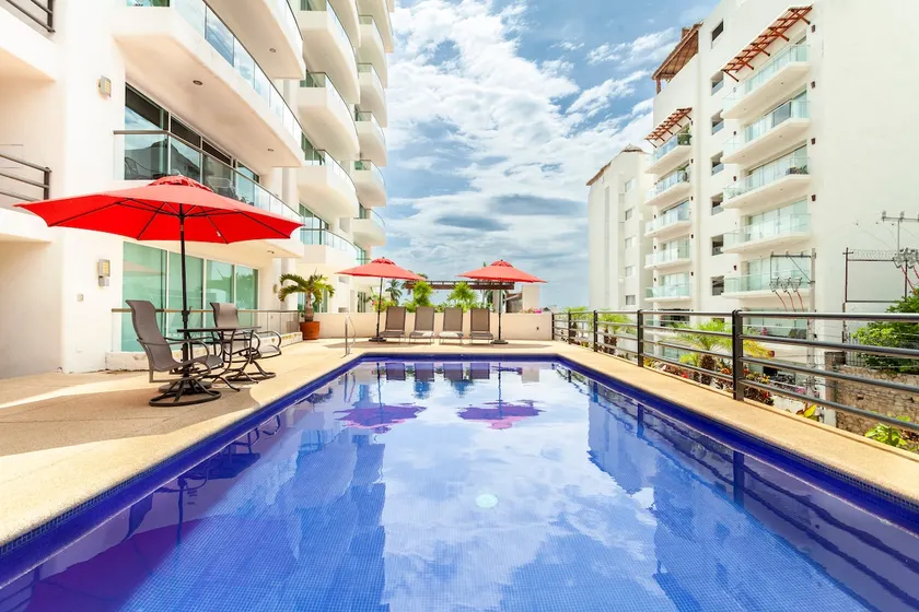 A spacious apartment just 2 blocks from the Diana - Image 1