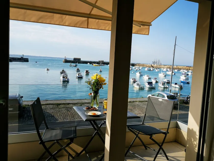 Charm and zen, exceptional harbor views - Image 1