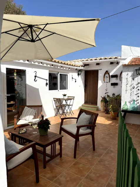 Rural accommodation with a private pool - Image 1