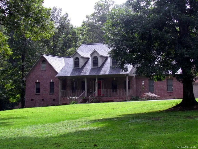 Country Home on 3 acres yet close to city life - Image 1