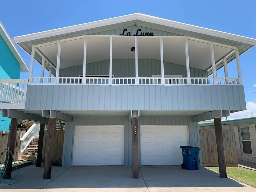 ”LA LUNA” - CUTE & CLASSIC 70's Beach House! - Image 1